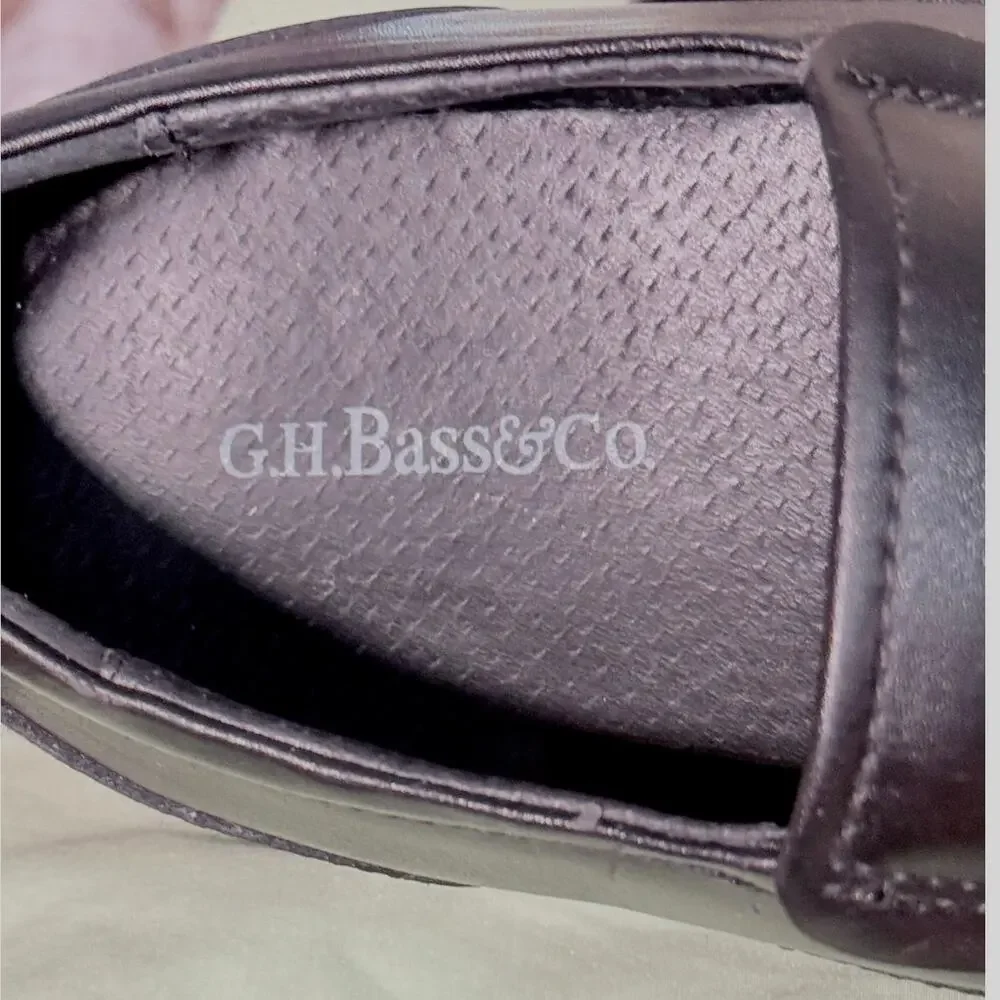 G H Bass & Co Alberta black leather slip-on loafers. Men’s 11.5 D